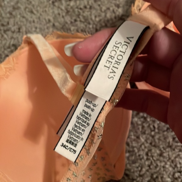 Victoria’s Secret push up bra size 34C - Picture 3 of 4